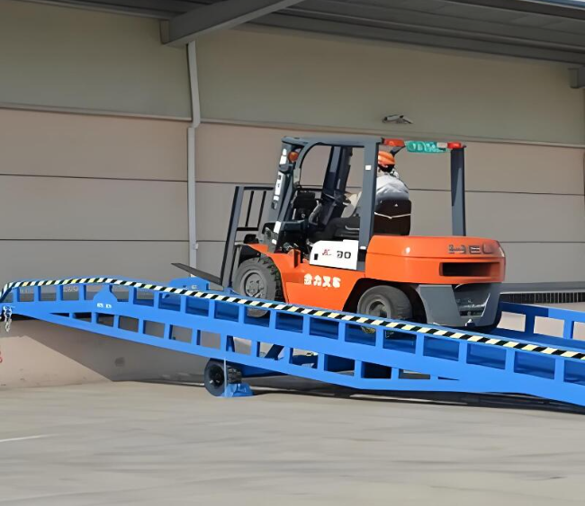 临江移动式卸货平台（叉车用）